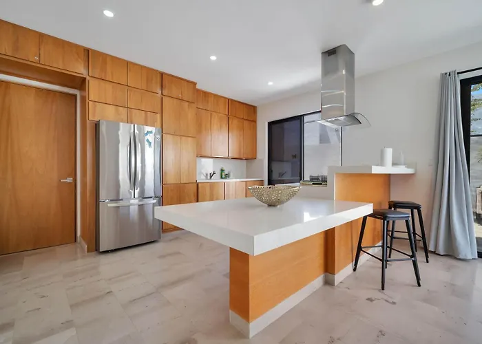 Stunning & Beautiful House With Private Pool *